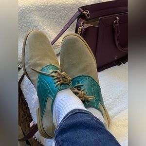 Rare Frye two tone oxfords. So 8 ladies. Striking colour!